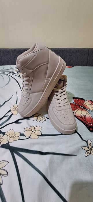 Adidasi inalti noi ,culoare bej,nr 45/46,comozi si confortabili!!!