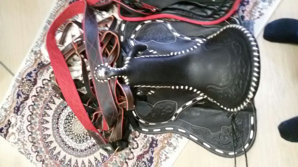 Продам путы, седла