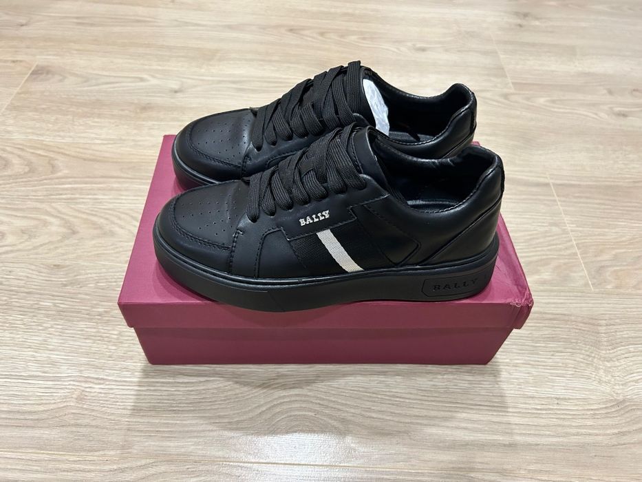 Продам кожаные кеды