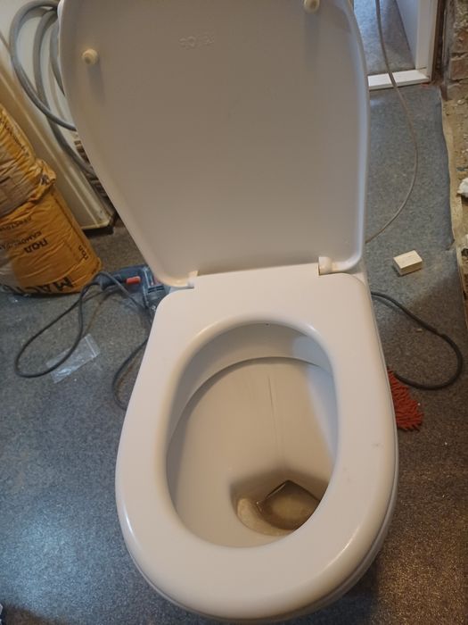 Продам туалет напольный