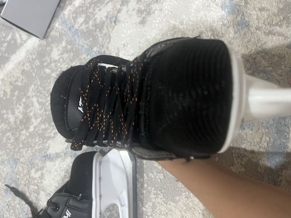 Продам коньки новые