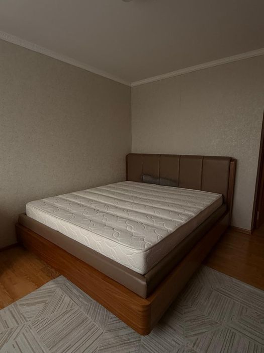 Кровать деревянная