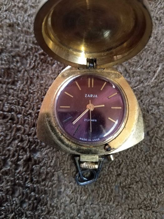 Продавам часовници