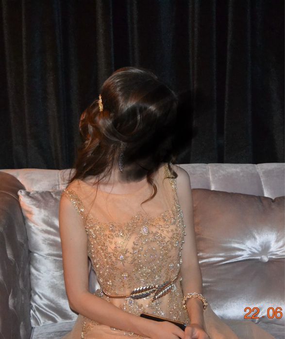 Продам золотистое платье