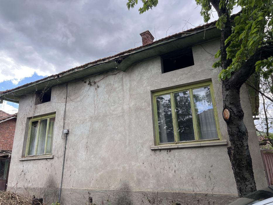 Къща в село Драговищица