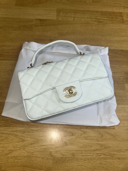 Дамска чанта в бял цвят