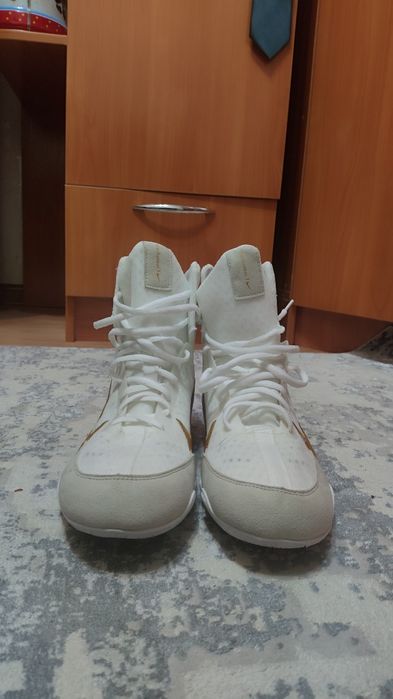 Nike machomai 3 золотистые