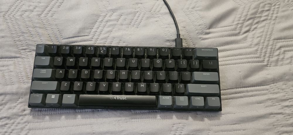 Set de gaming cu laptop +alte accesorii