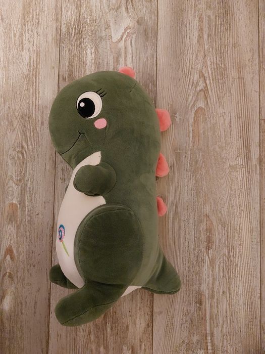 Плюшен динозавър