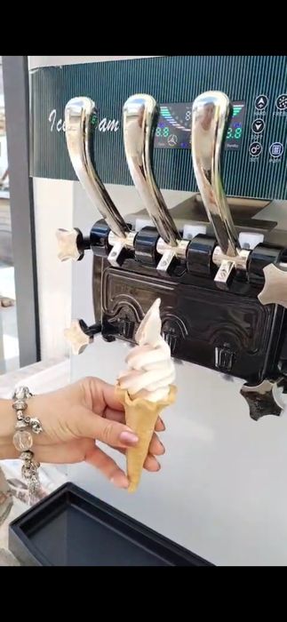 Нова сладолед машина нощно и предварително охлаждане 3 вкуса 28л/ч