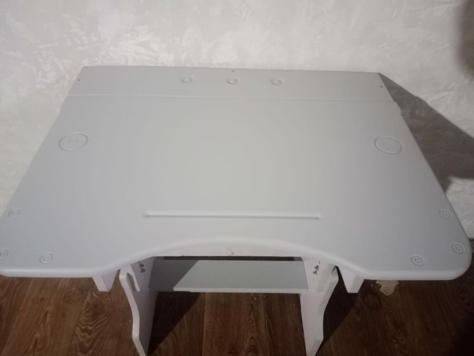 Продам детскую парту.