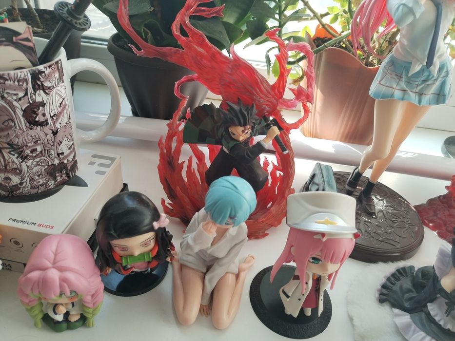 ПРОДАМ аниме фигурки