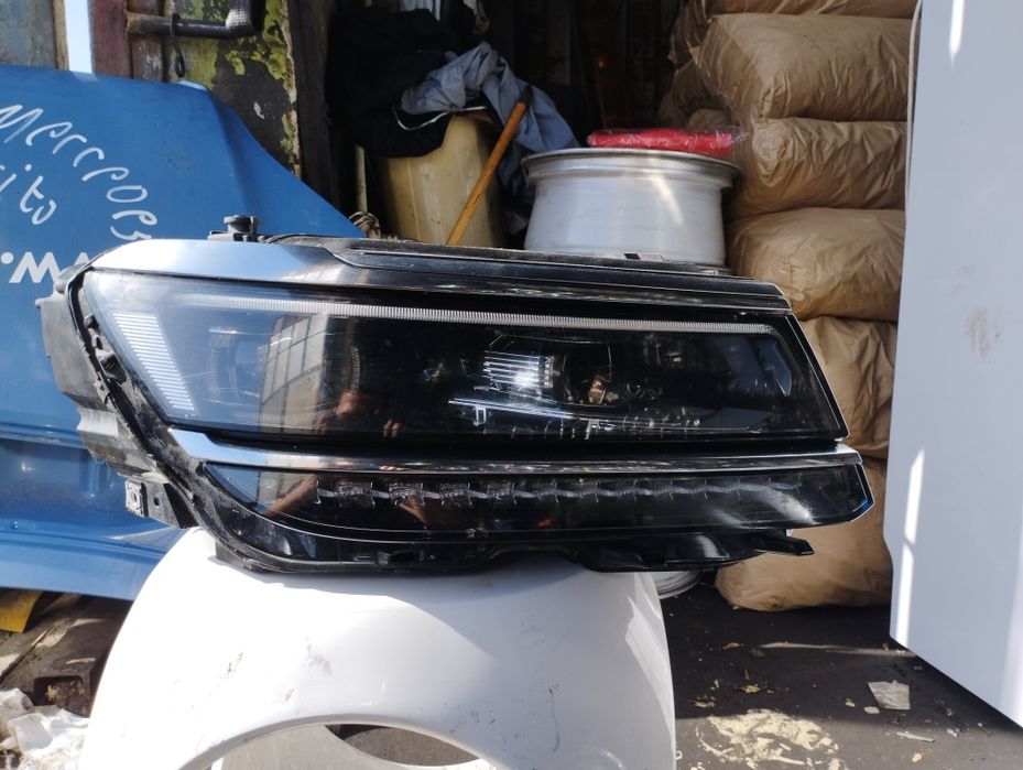 Десен фар за VW Tiguan 2019