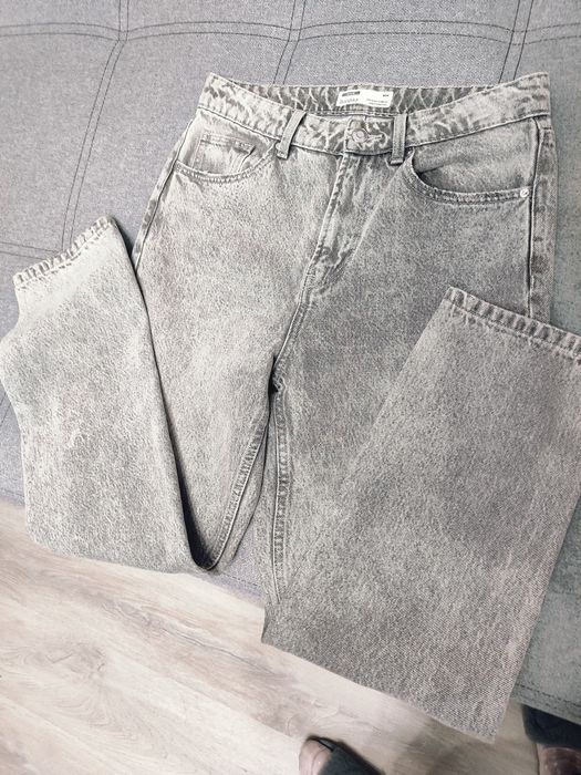 Джинсы mom  bershka