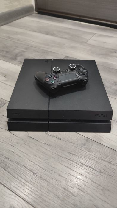 Playstation 4 ( Ps 4) + controller