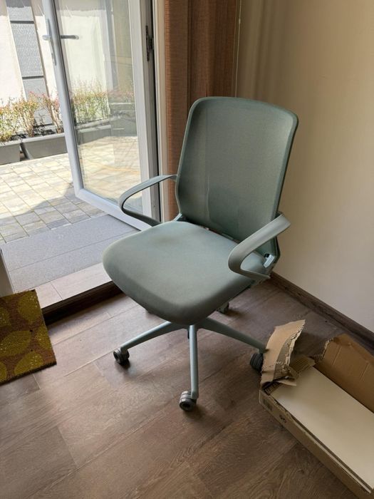 Зелен офис стол