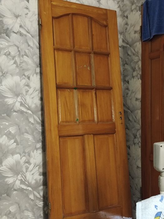 Отдам деревянную дверь