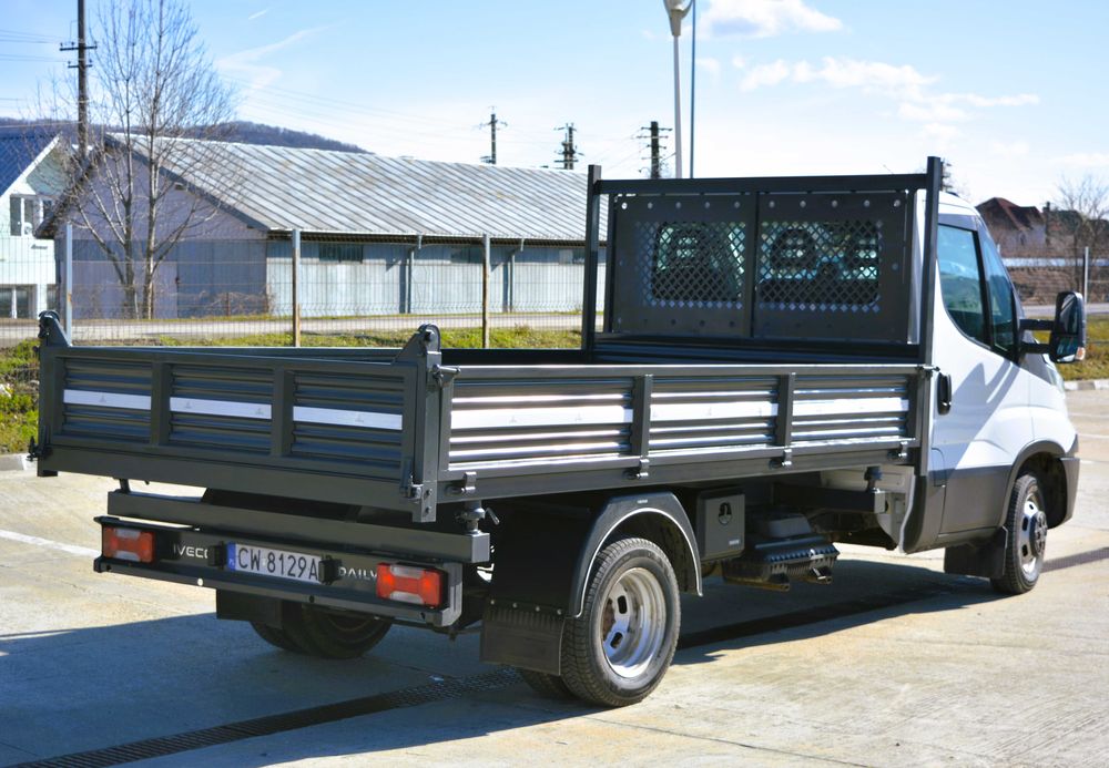 Iveco Daily 2017 basculabil pe 3 parti
