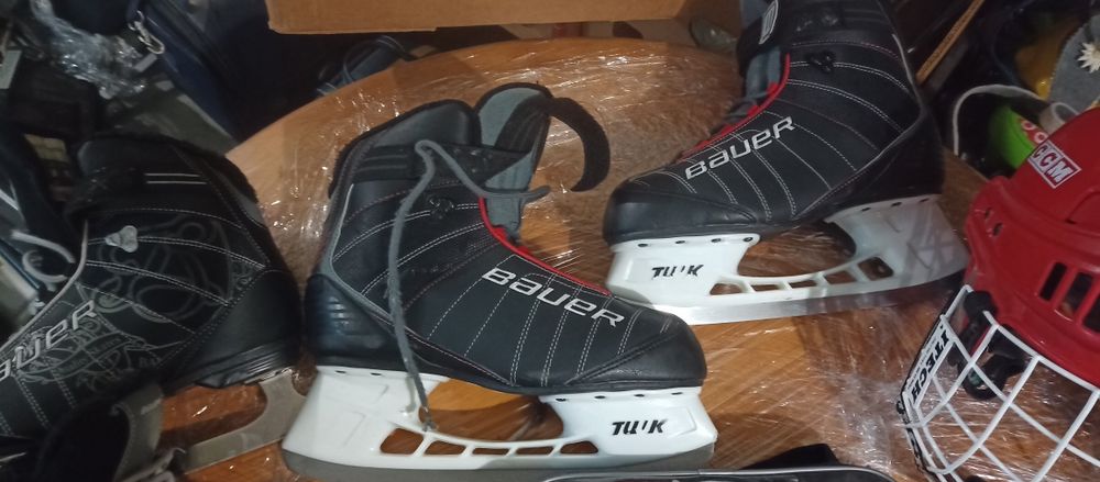 Patine pentru hochei mărimea 43si 39 din germania