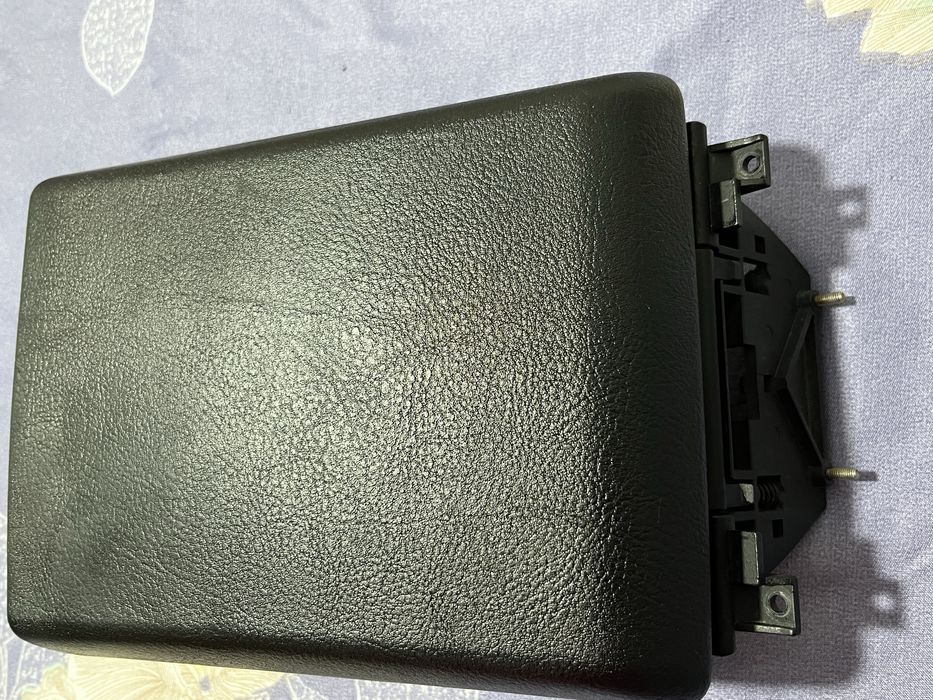 Бмв е39. Подлакотник