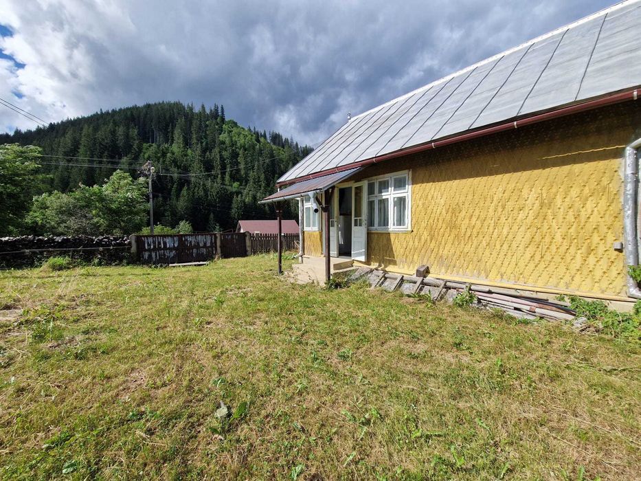 Teren cu casa de vanzare,Câmpulung Moldovenesc,strada Izvorul Alb