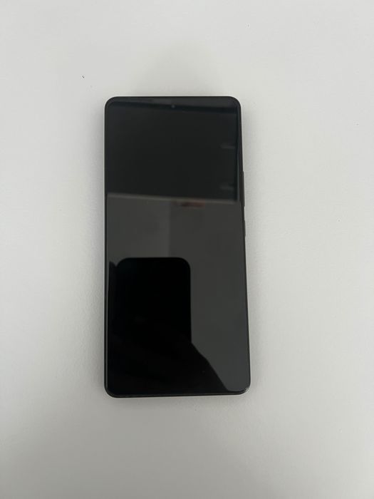 Vând telefon ASUS Zenfone 11 Ultra – 16GB RAM / 512GB