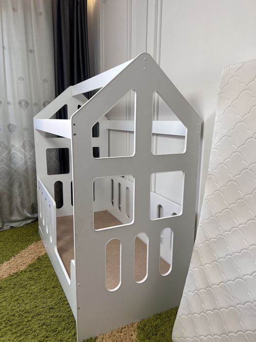 Срочно продаётся детская кровать-домик!