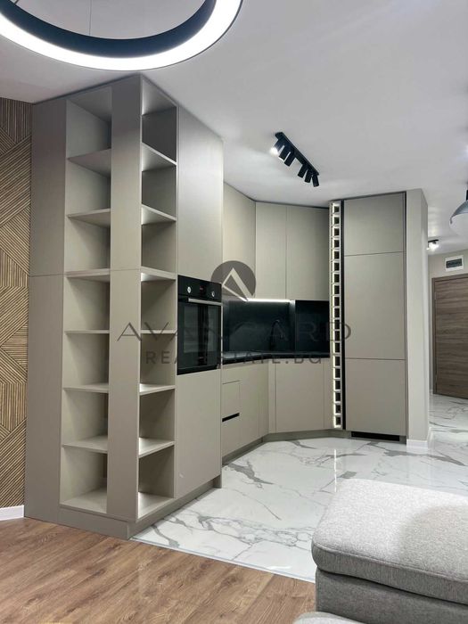 Продава се Тристаен апартамент в Пловдив, Център - 100 кв.м за 1690 €/кв.м - Снимка #1