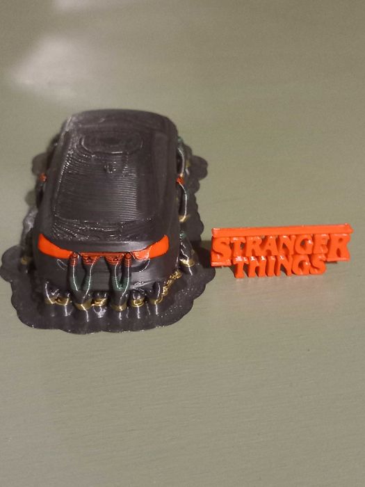 STRANGER THINGS - Macheta auto BMW M4 - Stranger things, cu text