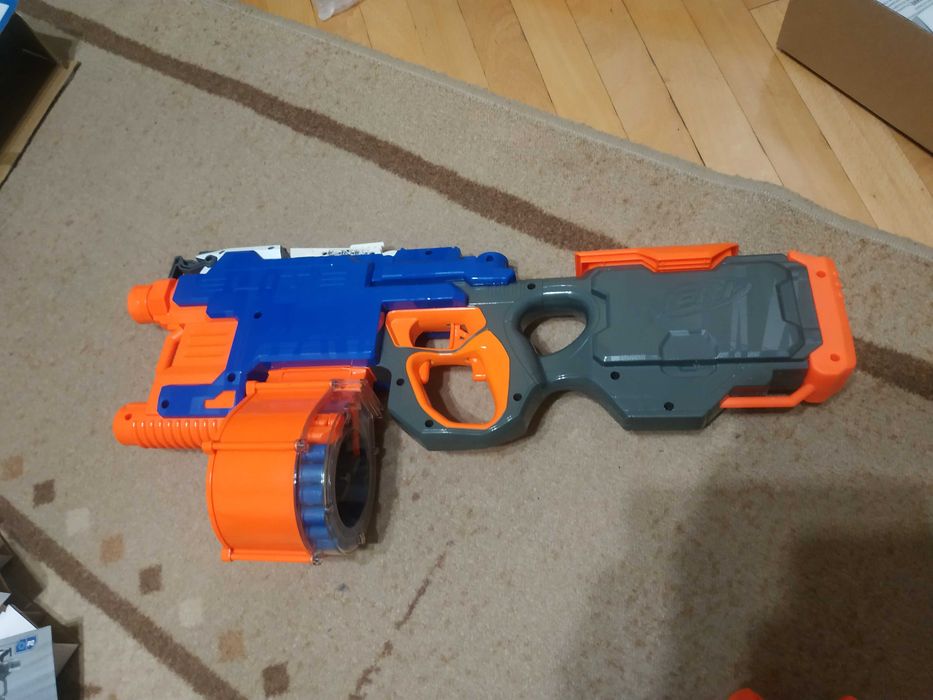 Продавам детски оръжия NERF