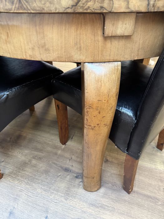 Масивна трапезна маса от орех