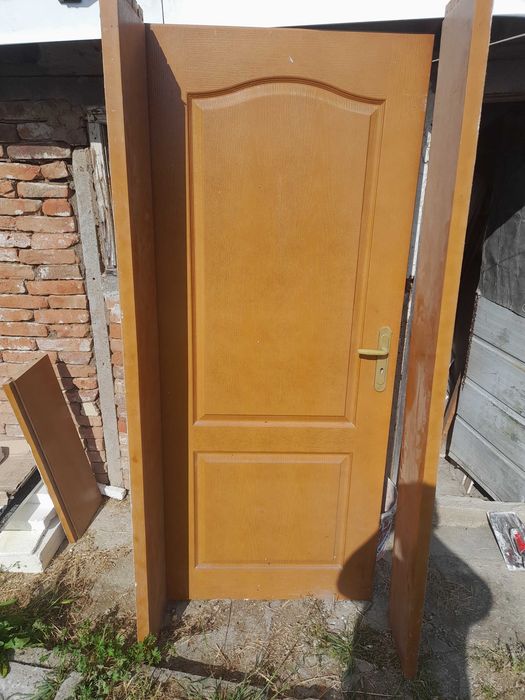 масивна интериорна врата