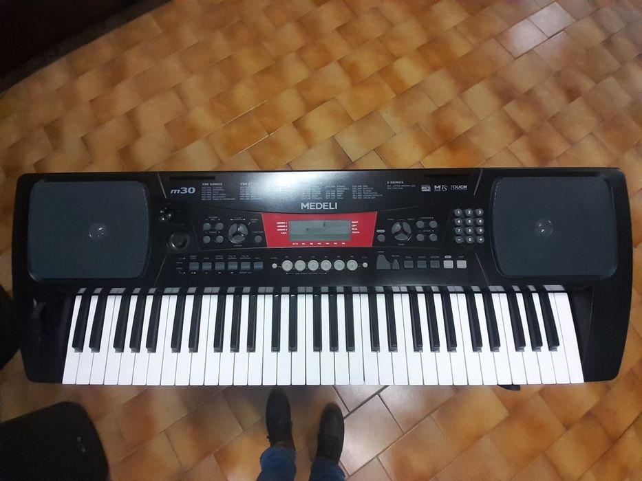 Синтезатор "Медели",чисто нов!