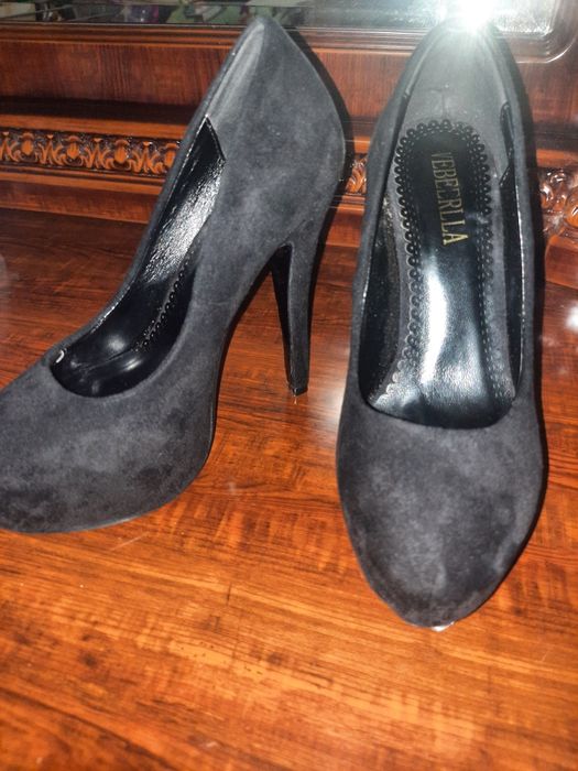 Oqshom un tufli juddayam chiroyli turadi