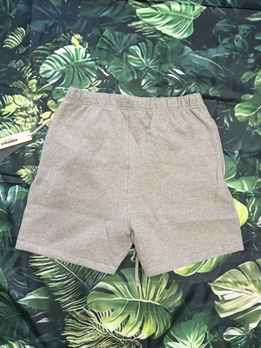 Pantaloni scurti ESSENTIALS Gri !! OFERTA LIMITATA !!