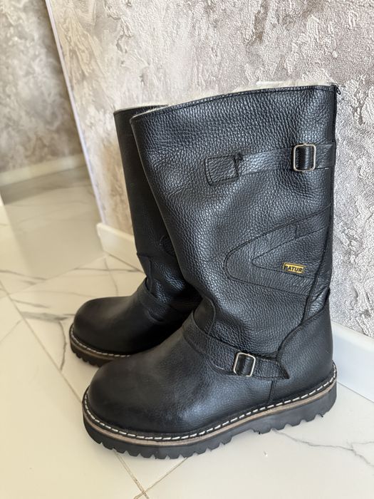 Кожные зимние сапоги