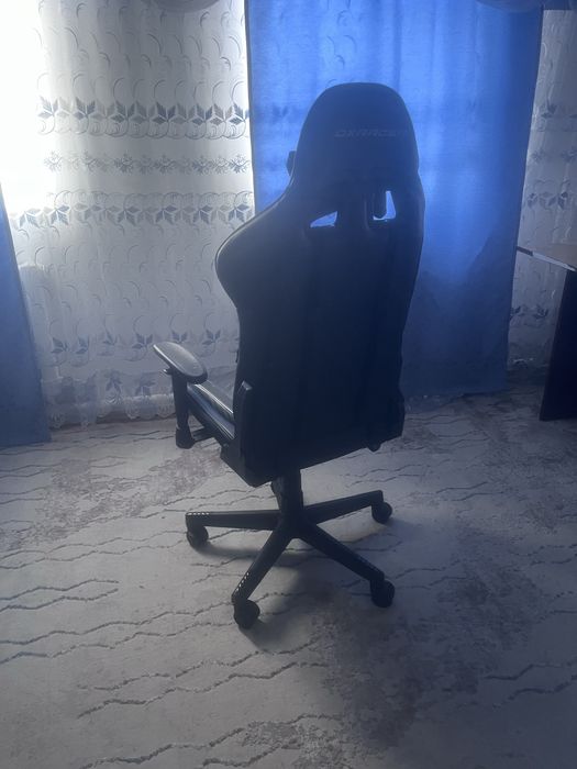 Игровое кресло DXRacer