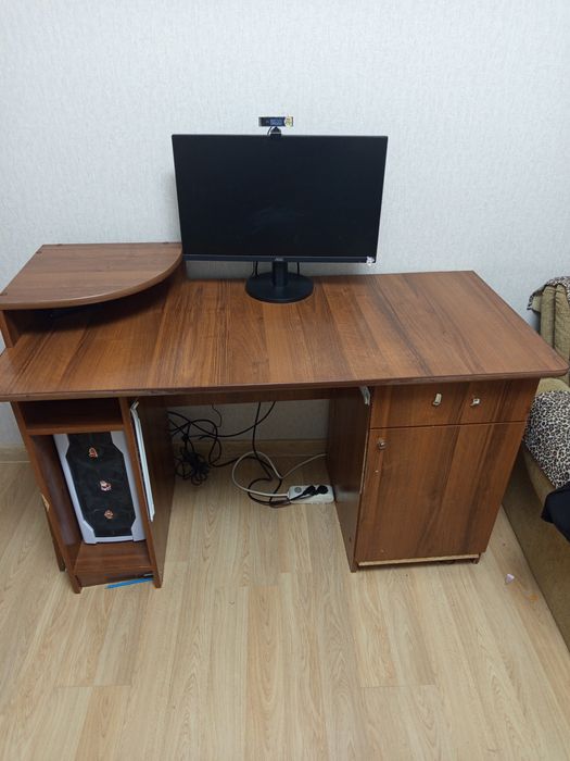 Стол письменный / компьютерный школьный