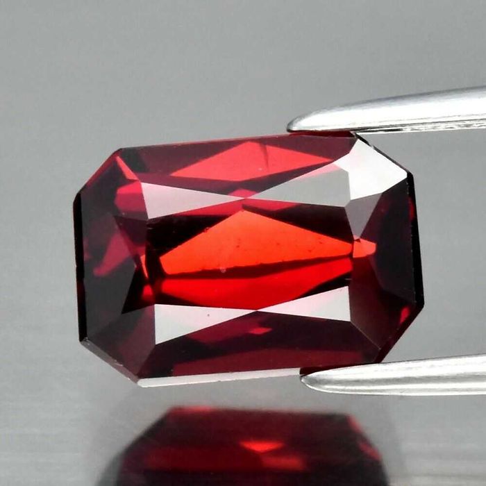 Турмалини,Рубини,Морганит,Аквамарини,Сапфири,Гранати,Лапис