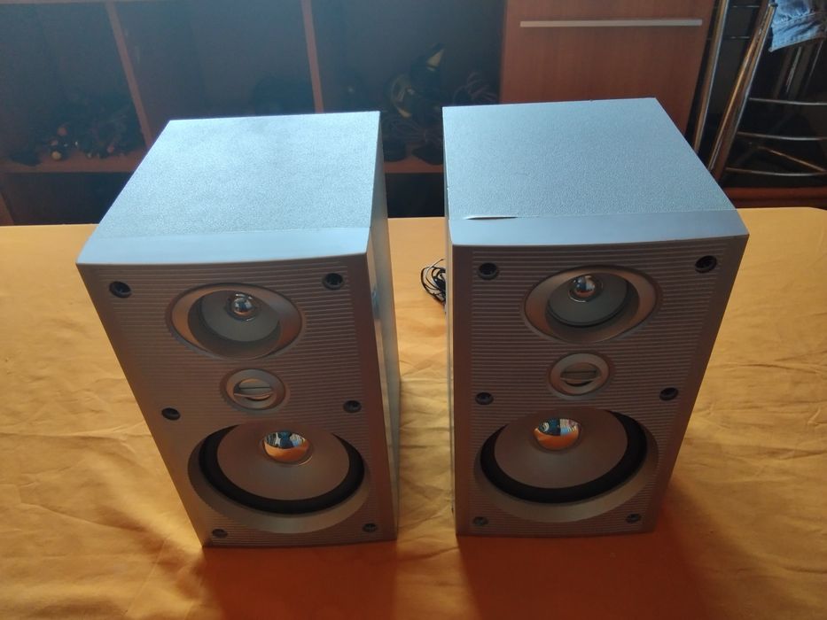 страхотни трилентови тонколони Шнайдер 2х40 максимална мощност