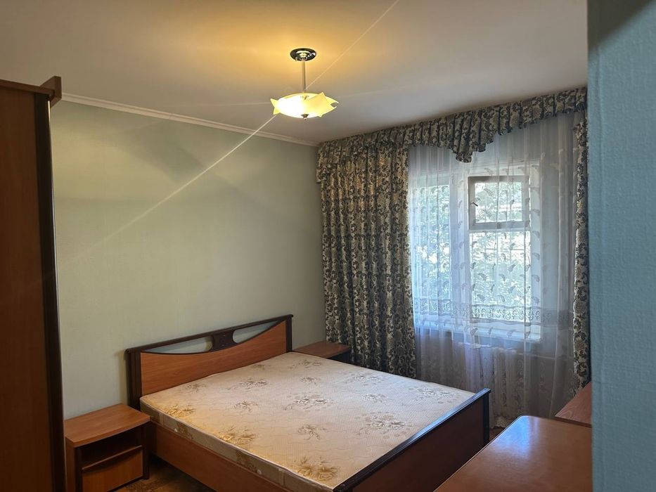 3 хонали уй сотилади 2-кават  Манзил мустакиллик кучаси(Ески мелодия)