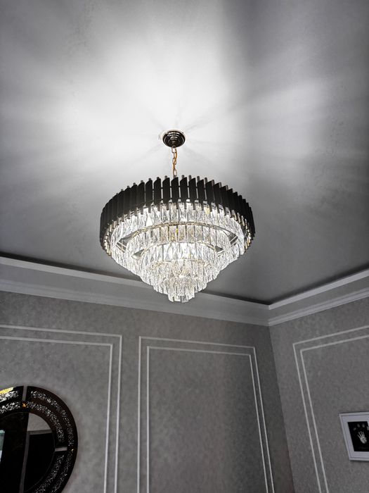 Люстра с лампочками в комплекте