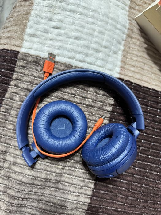 Продам наушник JBL синие б/у