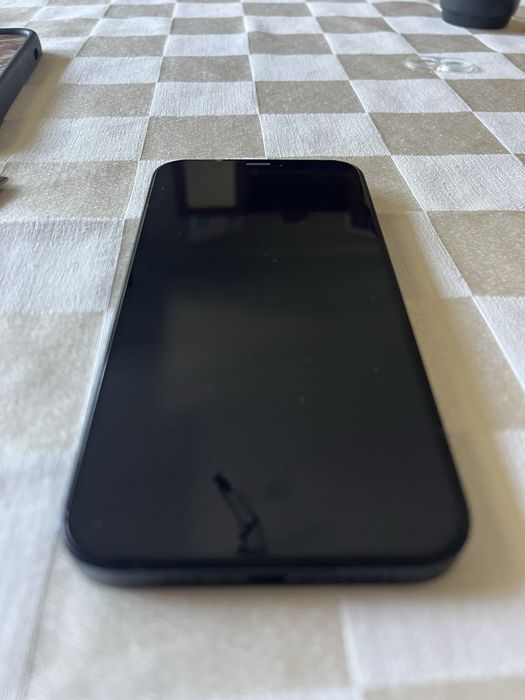 Продавам iphone 12