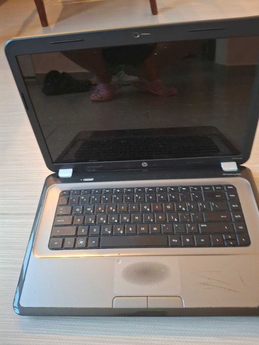 Два лаптопа за части