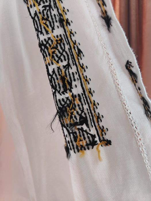 Camasa națională cusuta de mana