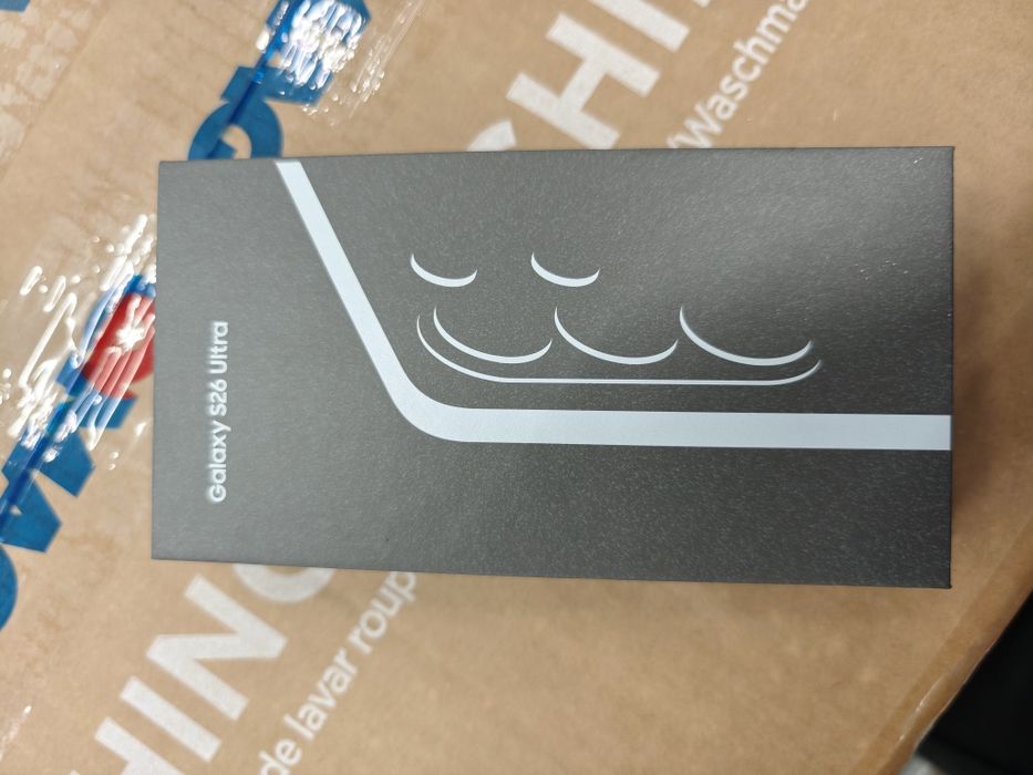 Cutii telefoane Apple și Samsung