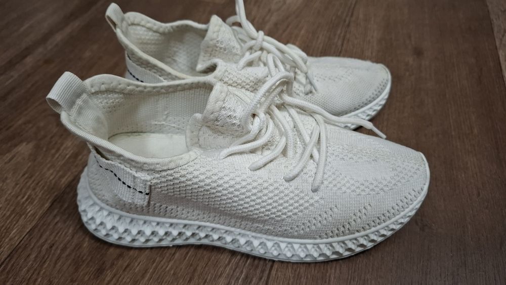 Белые текстильные кроссовки (слипоны). Размер 37 и 39