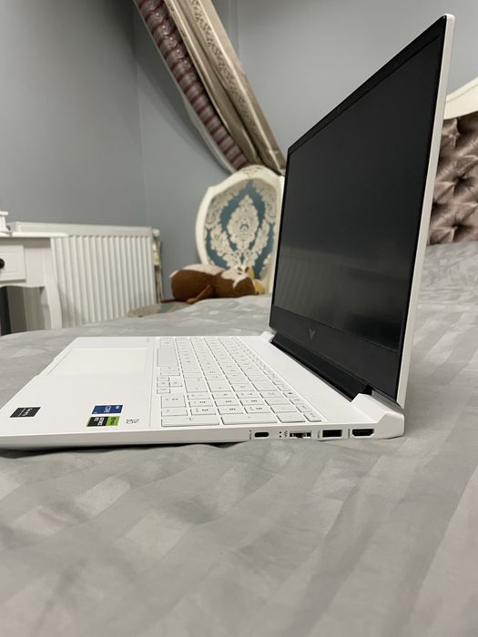 HP Victus 15 Alb