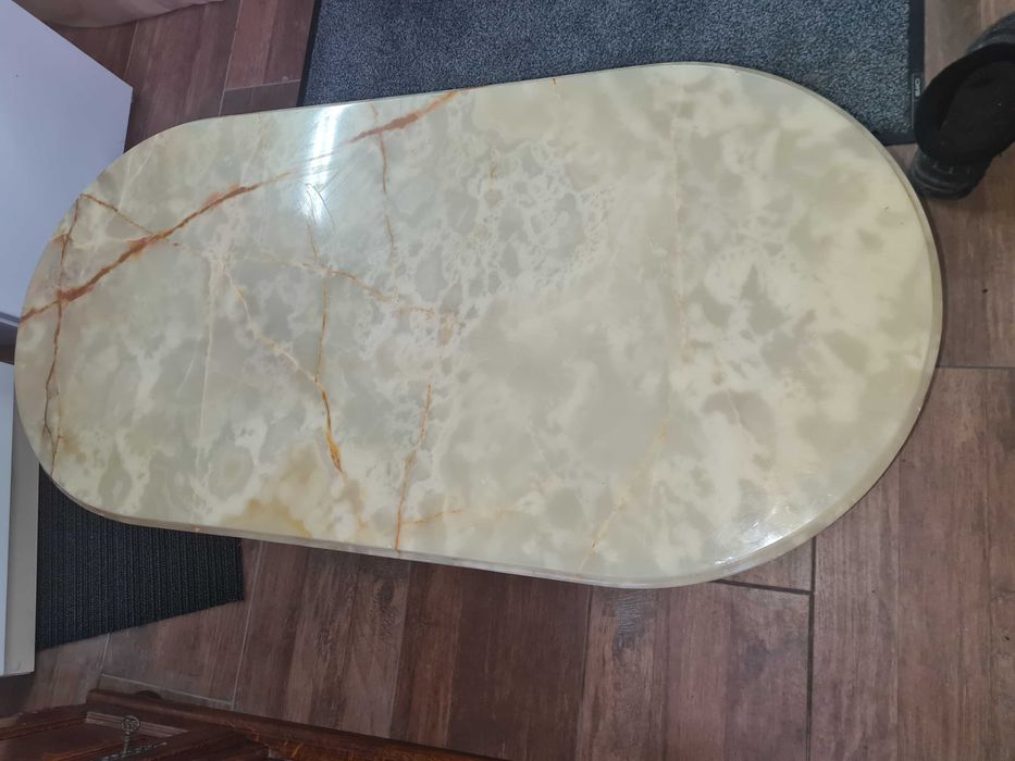 Masuta din bronz cu blat de onix